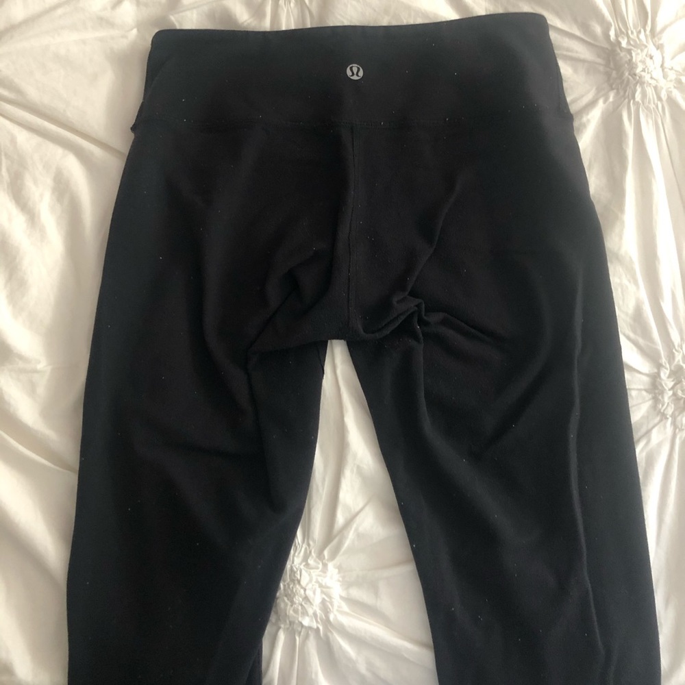 Black cropped Lulu lemon leggings